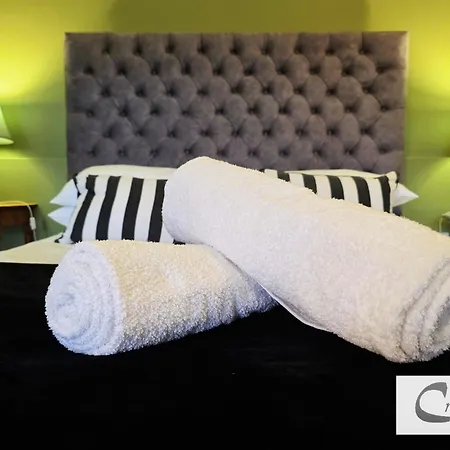 Crossroads Guestrooms Gordons Bay Exterior photo